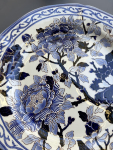 Gien Pivoines Bleues Обеденная тарелка, диаметр - 28,4 см, ручная роспись, цвет - белый, синий