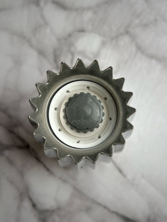 Alessi Grind Мельница для соли, перца и специй, размеры: 7,5х7,5х14,2h см, цвет - алюминий