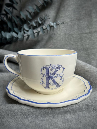 Gien Filet Bleu Monogramme Чайная пара с буквой К, объем - 450 мл, цвет - белый, синий