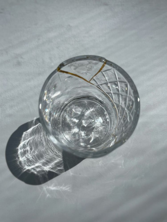 Seletti Kintsugi Стеклянный стакан, размеры: 7,6х7,6х10,5 см, цвет - прозрачный, золотой