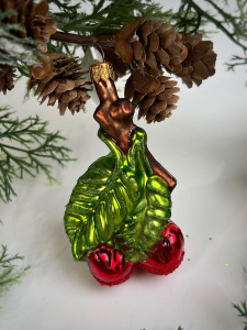 Kruzel Стеклянная елочная игрушка Вишня, высота - 10 см