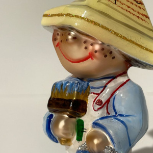 Mysteria Стеклянная елочная игрушка Мальчик - художник, размеры: 6,5х4х11,5h см