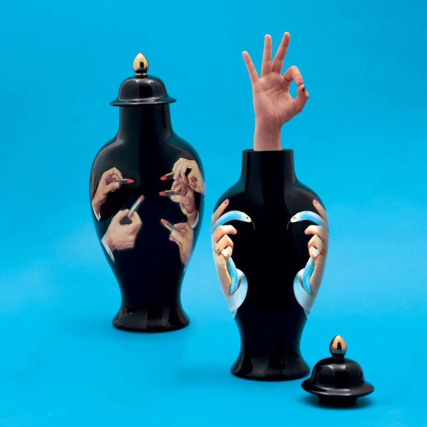 Seletti Toiletpaper Декоративная ваза Hands with Snakes, размеры: 19,5х19,х46h см, цвет - черный