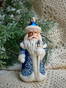 Inge Glas Стеклянная елочная игрушка Дед Мороз в синей шубе, размер - 14,5 см