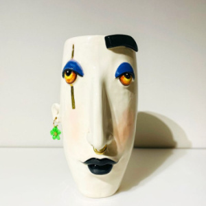 Большая керамическая ваза Стиляга с синими глазами и черными губами, высота - 25,5 см