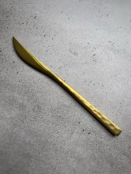 Degrenne Fuse Martele Laiton Столовый нож, длина - 21,5 см, цвет - золотой