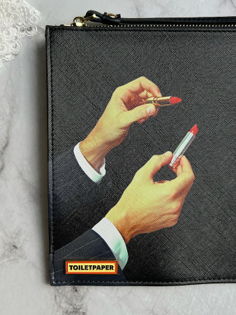 Seletti Toiletpaper Клатч Lipstick Black, размеры: 20х28x3 см, цвет - черный, красный