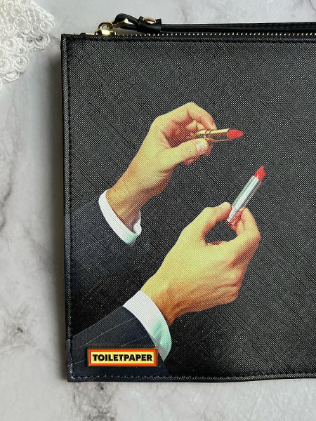 Seletti Toiletpaper Клатч Lipstick Black, размеры: 20х28x3 см, цвет - черный, красный