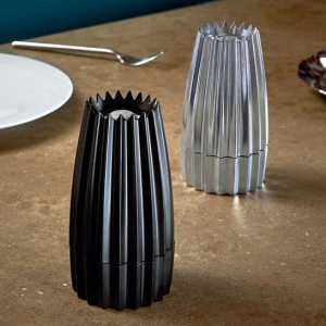 Alessi Grind Мельница для соли, перца и специй, размеры: 7,5х7,5х14,2h см, цвет - алюминий