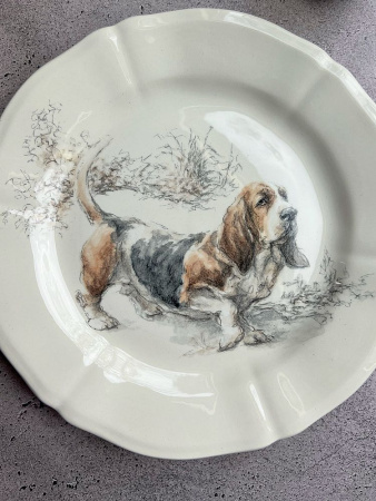 Gien Sologne Dogs Десертная тарелкас рисунком Basset Hound (Бассет), диаметр - 23,2 см