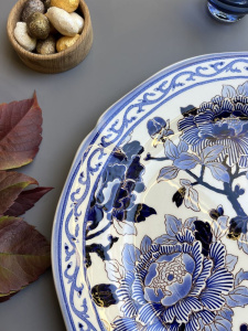 Gien Pivoines Bleues Обеденная тарелка, диаметр - 28,4 см, ручная роспись, цвет - белый, синий