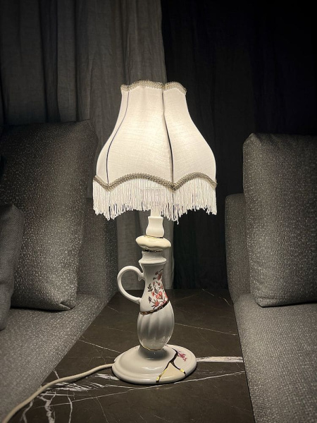 Seletti Kintsugi Abat Jour Настольная лампа с абажюром, размеры: 26х26х60h см, цвет - белый