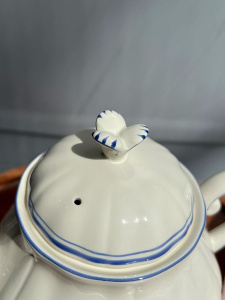 Gien Filet Bleu Чайник из французского фаянса, объем - 1,1 л, цвет - белый, голубой
