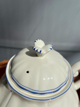 Gien Filet Bleu Чайник из французского фаянса, объем - 1,1 л, цвет - белый, голубой