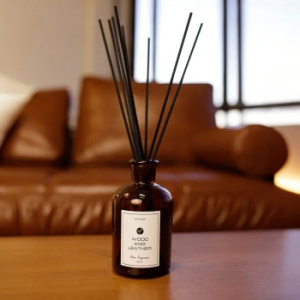 By Kaori WOOD AND LEATHER Ароматический диффузор L, объем - 500 мл