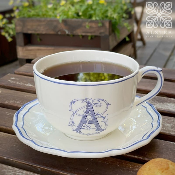 Gien Filet Bleu Monogramme Чайная пара с буквой А, объем - 450 мл, цвет - белый, синий