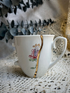 Seletti Kintsugi Фарфоровая кружка с цветком, размеры: 8,5х8,5х9 см, цвет - белый, красный, золотой