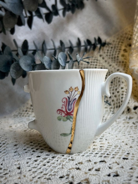 Seletti Kintsugi Фарфоровая кружка с цветком, размеры: 8,5х8,5х9 см, цвет - белый, красный, золотой