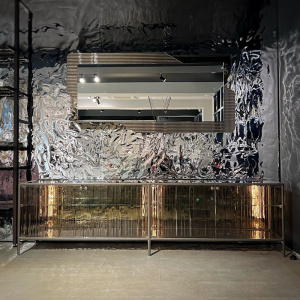 Fiam Echo Line Стеклянный комод с фактурными дверцами и подсветкой, размеры: 250х53х67h см