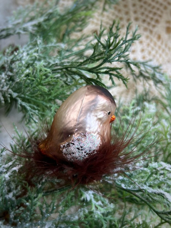 Inge Glas Стеклянная елочная игрушка на прищепке Коричневая птичка в пушистом гнезде, 5,5 см