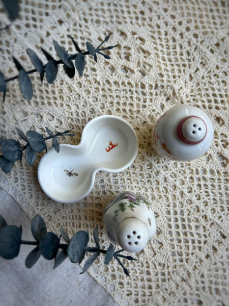 Seletti Hybrid Thea Фарфоровый набор для специй (солонка и перечница), цвет - белый, разноцветный