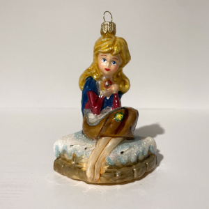 Mysteria Стеклянная елочная игрушка Девочка со спичками, ширина - 7,2 см, высота - 9,2 см