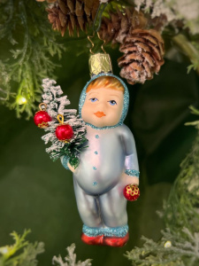 Inge Glas Стеклянная елочная игрушка Девочка с елкой, высота - 10 см