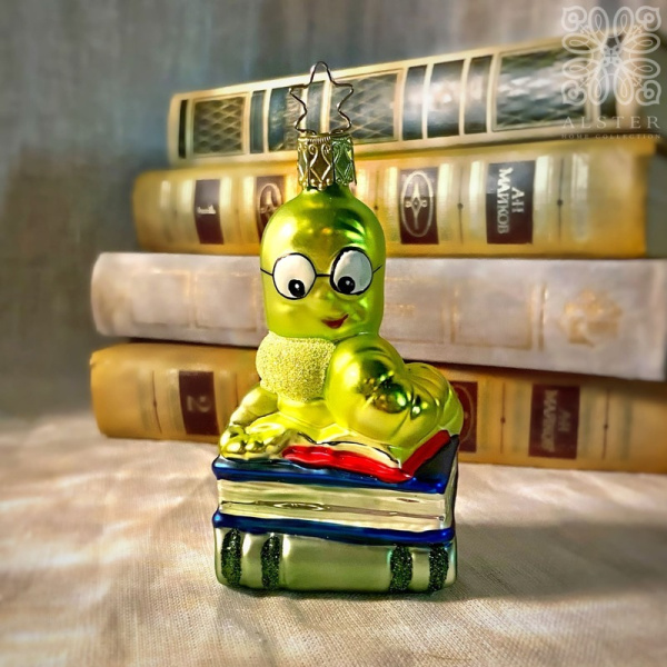 Inge Glas Стеклянная елочная игрушка Книжный червь, высота - 10,5 с