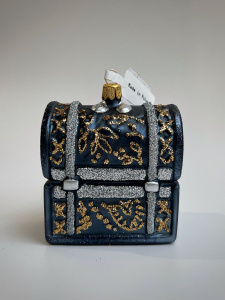 Kruzel Стеклянная елочная игрушка ручной работы Сундук с сокровищами - 9 см