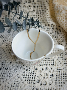 Seletti Kintsugi Фарфоровая кружка с цветком, размеры: 8,5х8,5х9 см, цвет - белый, красный, золотой