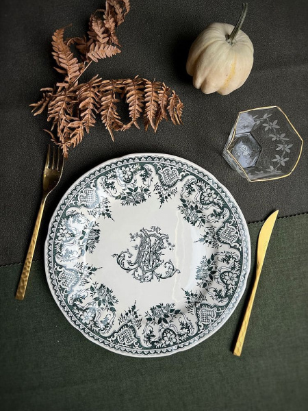 Gien Les Depareillees Тарелка для основного блюда Монограмма, диаметр - 28,5 см, белый,темно-зеленый