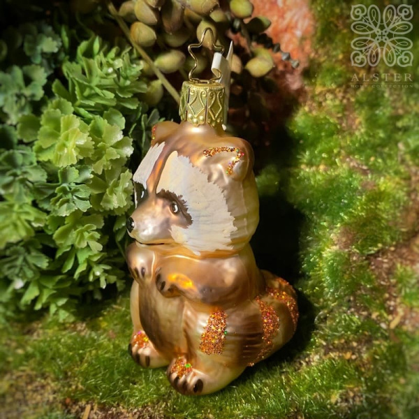 Inge Glas Стеклянная елочная игрушка Енот, высота - 9,5 см