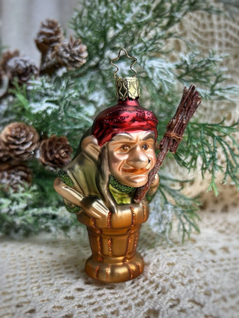 Inge Glas Стеклянная елочная игрушка Баба Яга в ступе, размер - 12,5 см