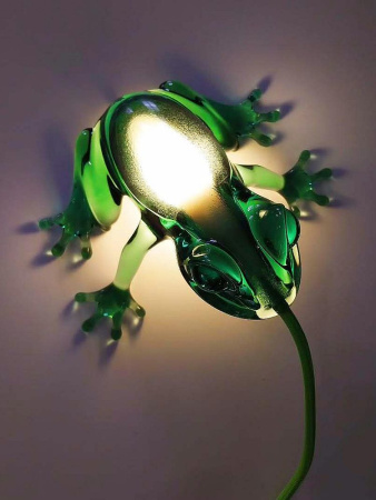 Qeeboo Hungry Frog Декоративный светильник Лягушка, размеры: 15х19х10 см, цвет - зеленый