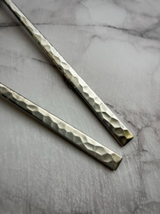 Degrenne Fuse Martele Laiton Набор из 2 сервировочных ложек для салата, 26 см, нержавеющая сталь