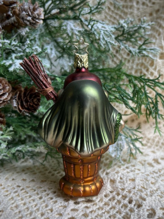 Inge Glas Стеклянная елочная игрушка Баба Яга в ступе, размер - 12,5 см
