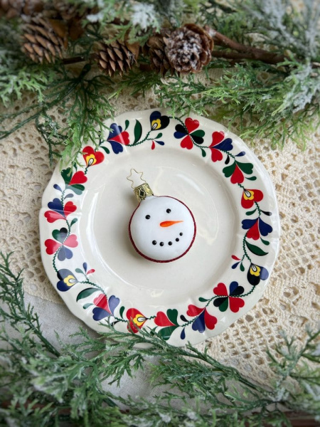 Inge Glas Стеклянная елочная игрушка Макарон со снеговиком, размер - 5,5 см