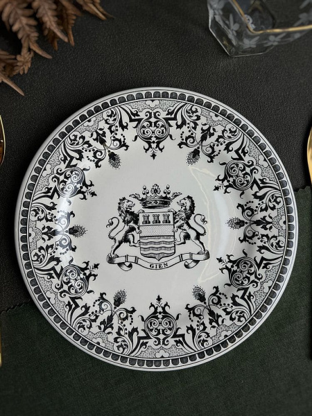 Gien Les Depareillees Десертная тарелка Герб, диаметр - 22 см, цвет - белый, черный