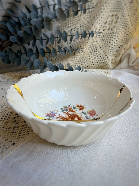 Seletti Kintsugi Фарфоровый салатник, размеры: 19x19x7,2 см, цвет - белый, разноцветный, золотой