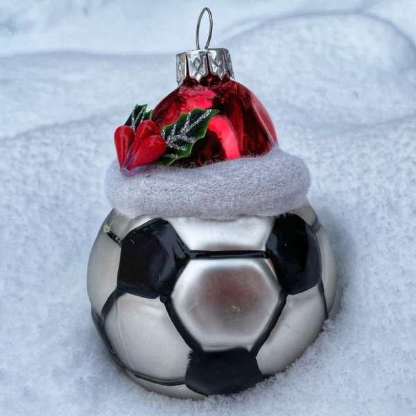 Inge Glas Magic Стеклянная елочная игрушка Новогодний футбольный мяч, размер - 9 см