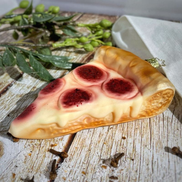 Inge Glas Стеклянная елочная игрушка Кусок пиццы, размер - 12,5 см, цвет - бежевый