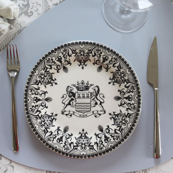 Gien Les Depareillees Десертная тарелка Герб, диаметр - 22 см, цвет - белый, черный
