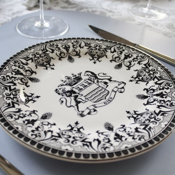 Gien Les Depareillees Десертная тарелка Герб, диаметр - 22 см, цвет - белый, черный
